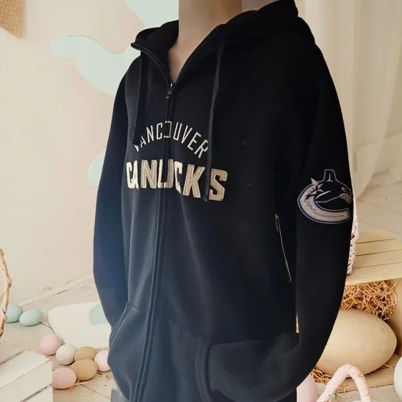 Vancouver Canucks NHL Zip Hoodie Black Spellout Logo Women’s Large NWT - Picture 2 of 9